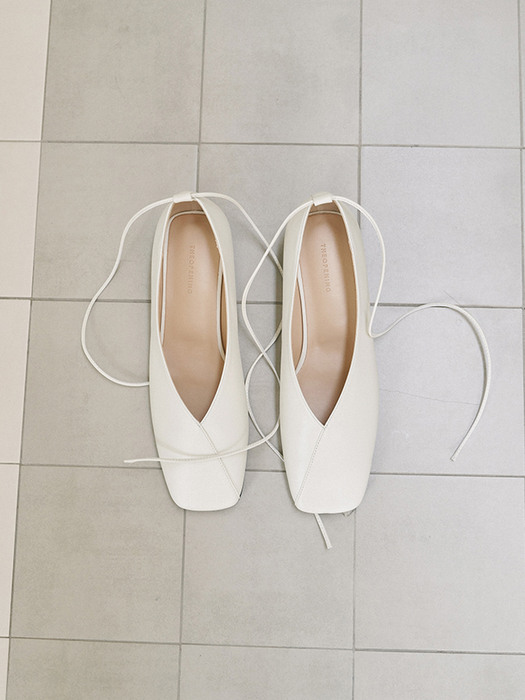 SQUARE TOE STRAP LEATHER FLATS [IVORY]