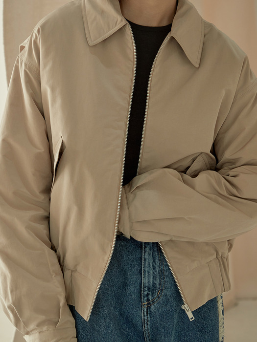 스티치 디테일 봄버 자켓 베이지 / STITCH DETAIL BOMBER JACKET BEIGE