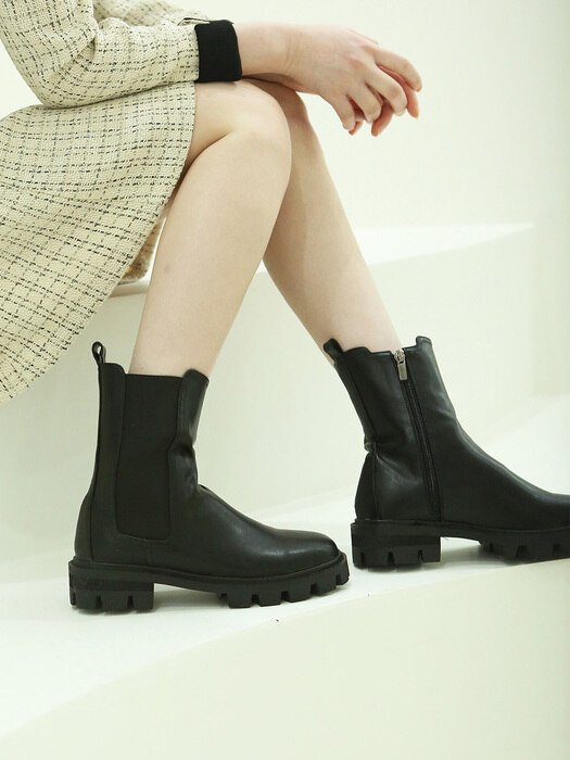 21b8114 black chelsea boots
