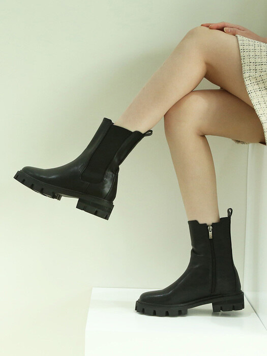 21b8114 black chelsea boots