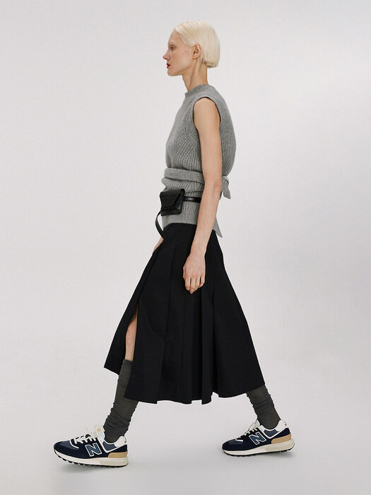 DOUBLE COTTON LOW-RISE PLEATED SKIRT (CHARCOAL)