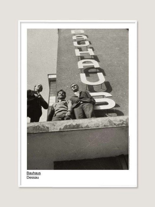 Bauhaus Dessau Three Men (액자 포함) 59.4 x 84 cm