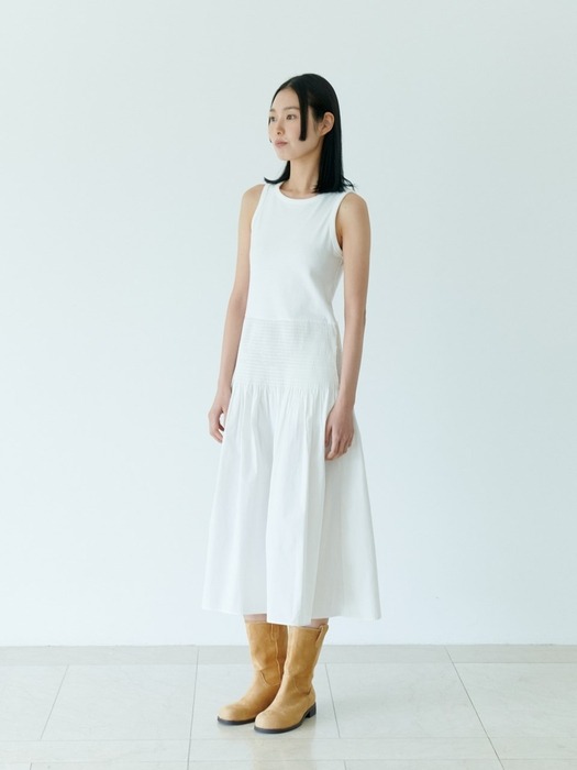 SMOCKING DETAIL DRESS / WHITE