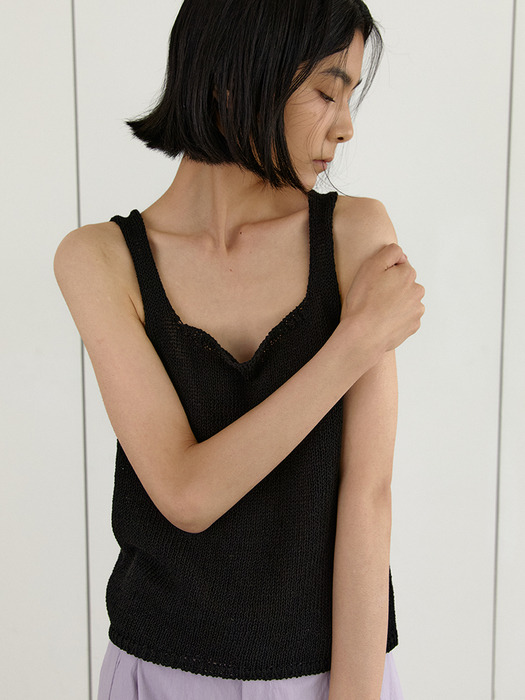 sleeveless knit top - black