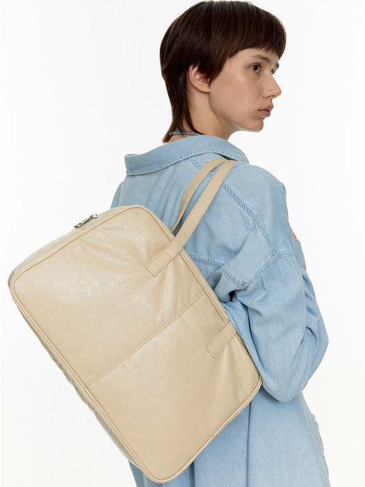 Trapezoid Pillow Shoulder Bag (beige)