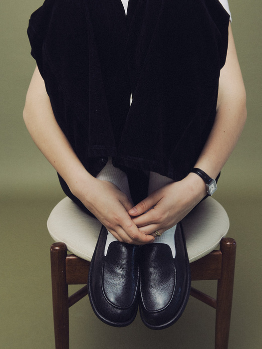 Welt Basic Loafers Shrunken Black 웰트 베이직 로퍼 슈렁큰 블랙