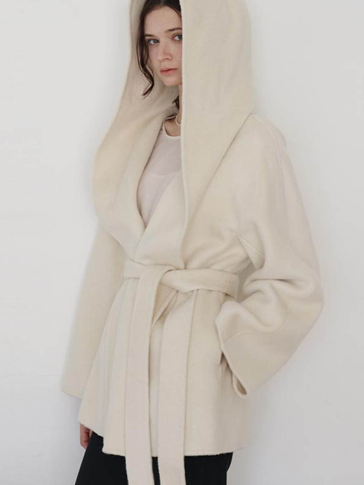 [Pre-order] Lautre Vanessa Ivory half coat