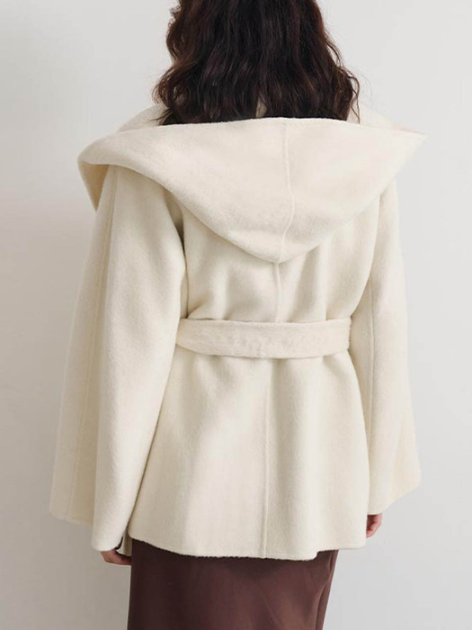 [Pre-order] Lautre Vanessa Ivory half coat