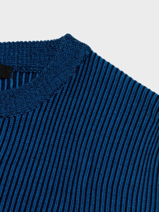 PEELING TWO-TONE OVER ROUND KNIT (BLUE)