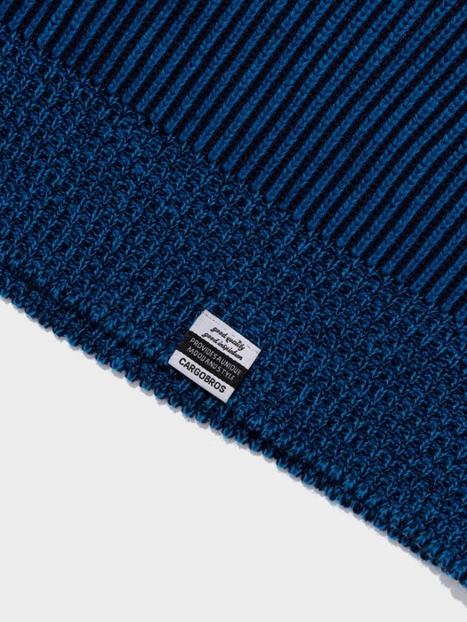 PEELING TWO-TONE OVER ROUND KNIT (BLUE)