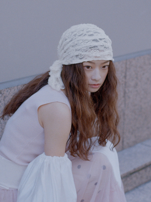 ROSY LACE BANDANA IN CREAM