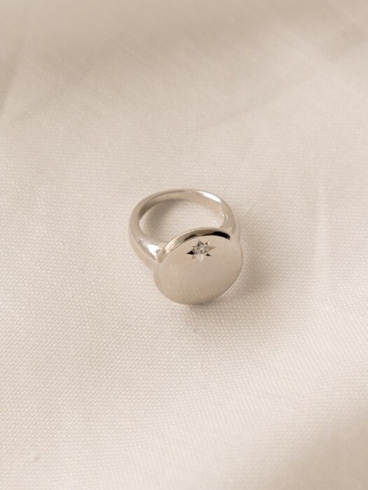 Moment Signet Ring