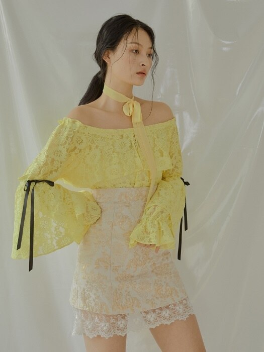 Daisy Lace Off-shoulder Blouse [Yellow]