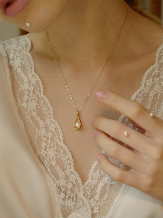 mini pearl ribbon necklace