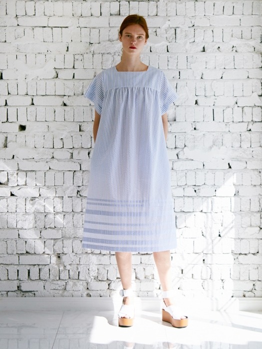 CONTE PINTUCK DRESS SEERSUCKER BLUE STRIPE