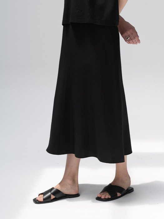 Satin Flare Skirt [Black]