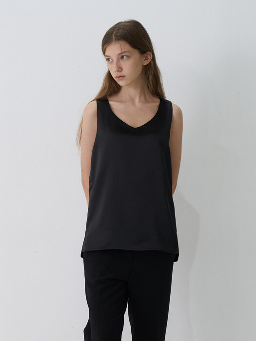 21 Spring_ Black Matt Satin Sleeveless 