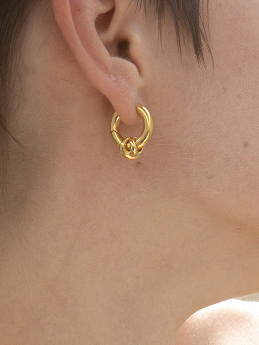 Small Hinged Hoop E_Gold