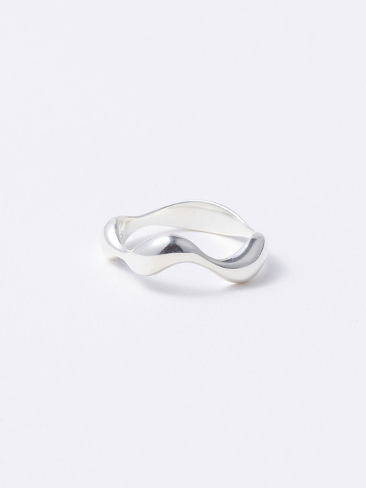 Silver Wave Ring, Mia