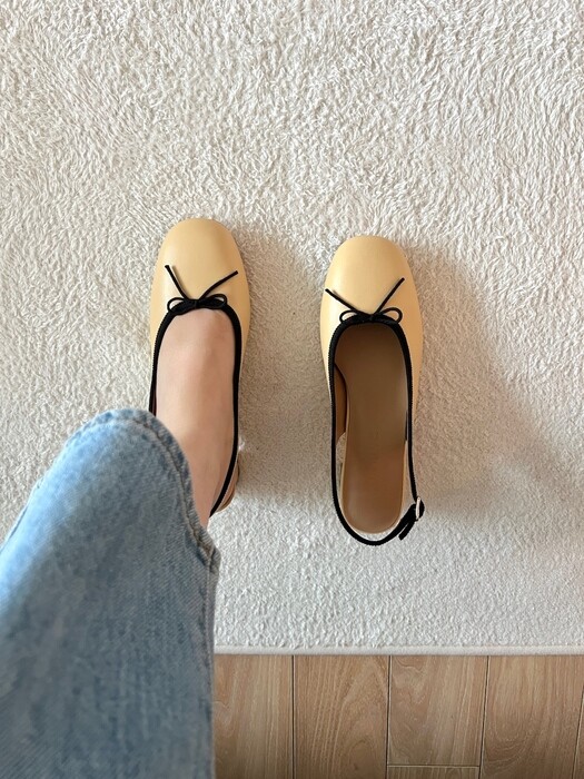 Alexa Slingback Pumps - Bees