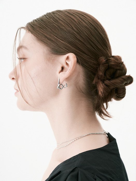 lovely H wave earrings (2color)