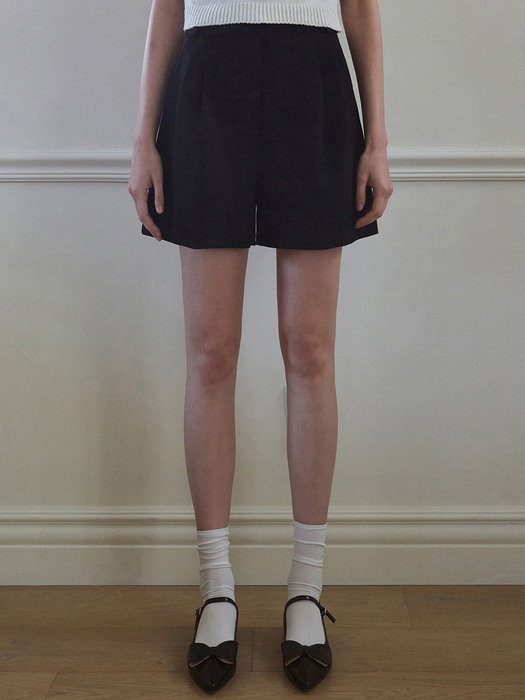 CLASSIC PINTUCK SHORTS_BLACK