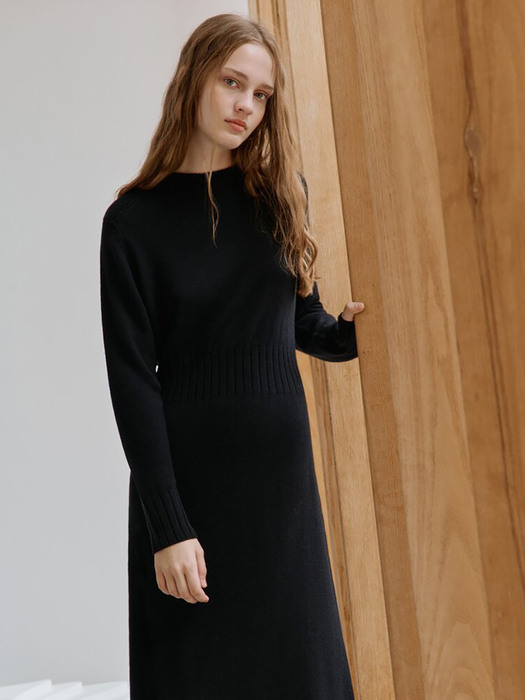Hourglass Silhouette Knit Onepiece  Black (WE2X71C625)