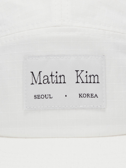 Matin Kim마뗑킴]LOGO LABEL SOLID CAMP CAP IN WHITE