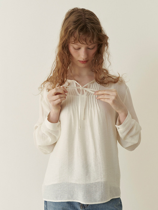 2.17 Pintuck blouse (Ivory)