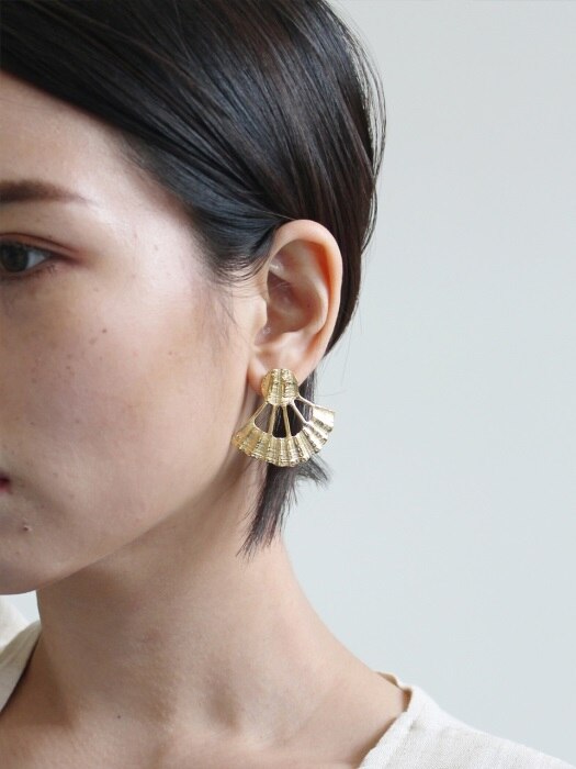 shell-y earring