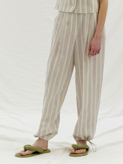 STRING POINT TUCK PANTS - WHITE