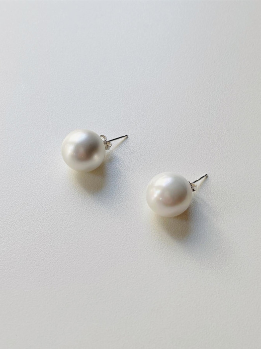 oar Classic 14mm Bold Pearl Earrings