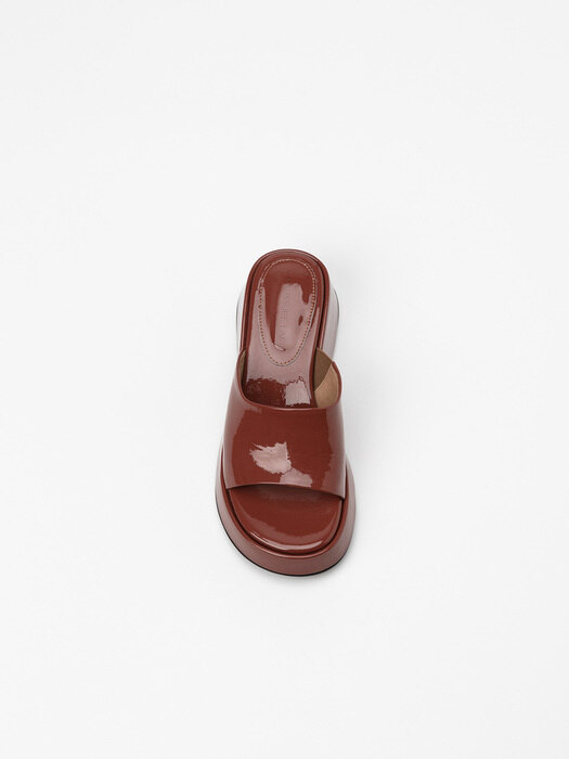 Frapper Platform Mule Slides in Red Brown Patent