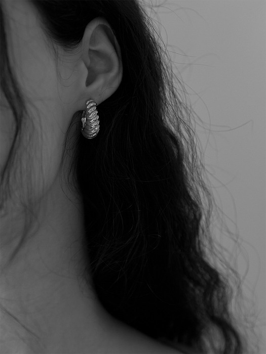 mise-en-scene earring