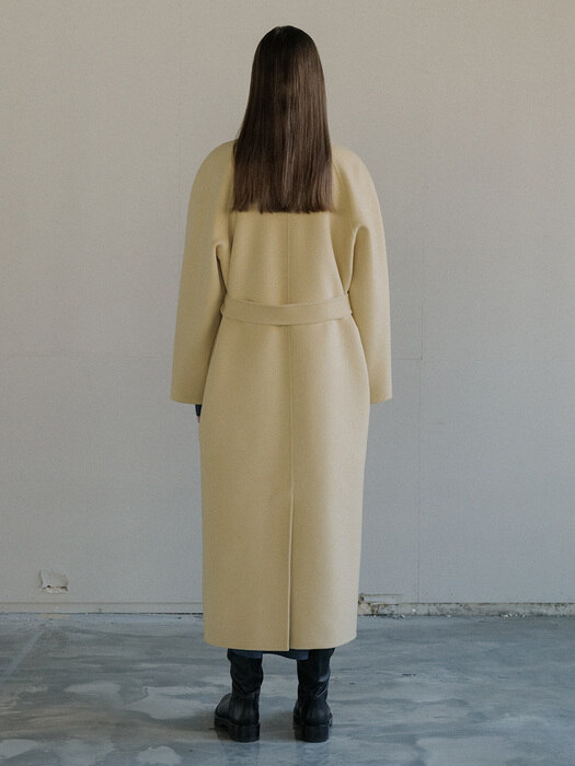 BELTED WOOL AND CASHMERE-BLEND COAT (CUSTARD)