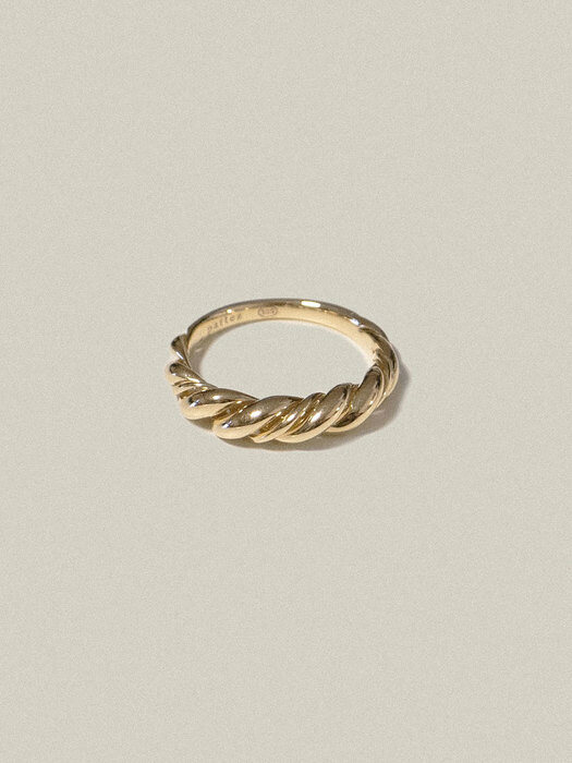 Irregular Twist Ring - Gold