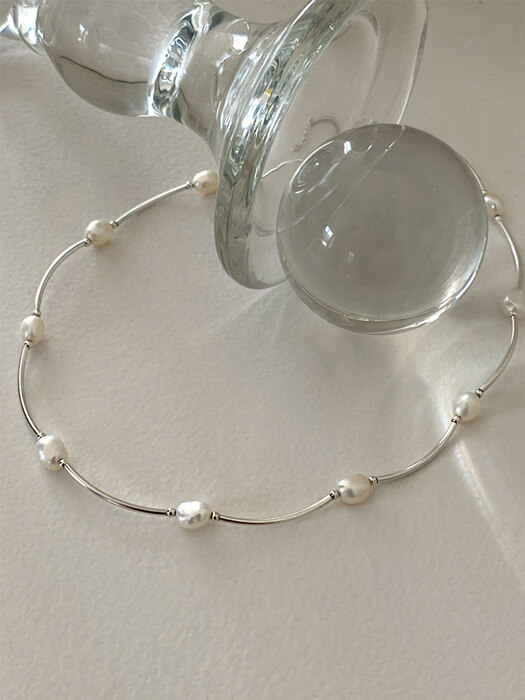 Wave pearl necklace