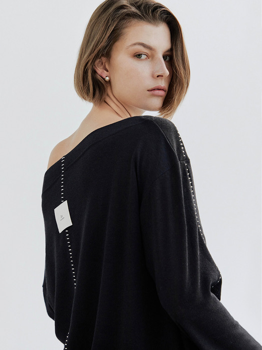 Unbalanced off- shoulder knit / Black