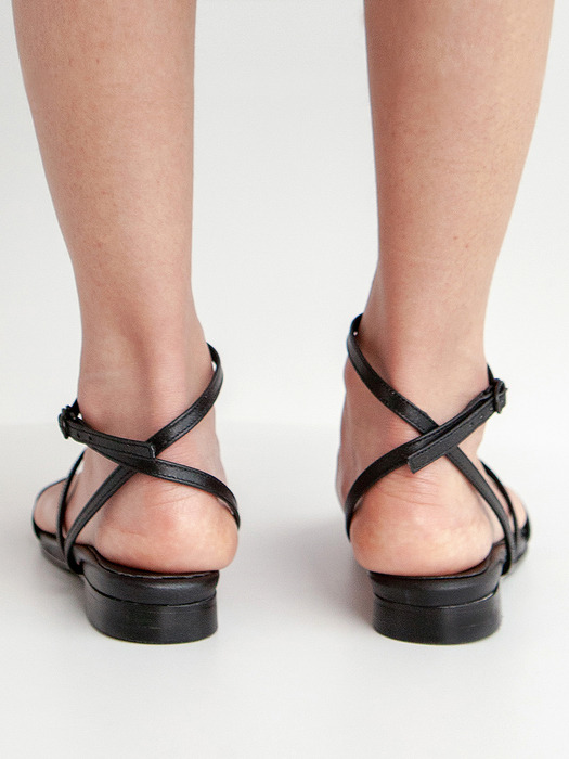 Strappy Flat Sandals | Black