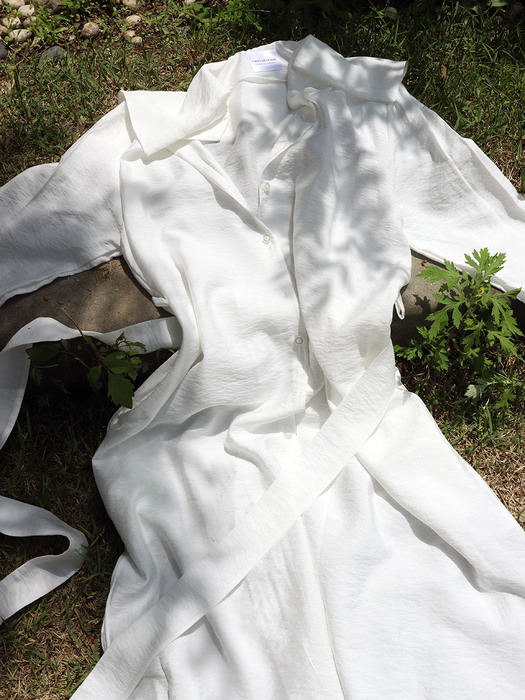 peaceful robe - white