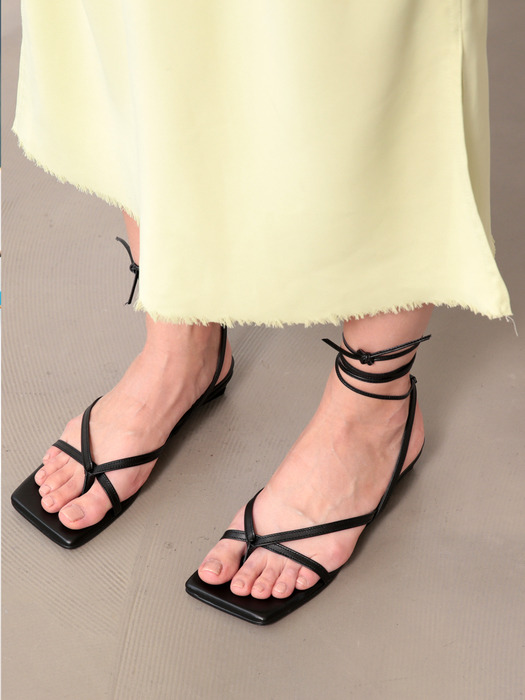 V line strap Flat sandals  MD20SS1063 Black