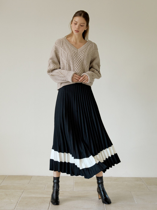 Line point pleats long skirt (black)