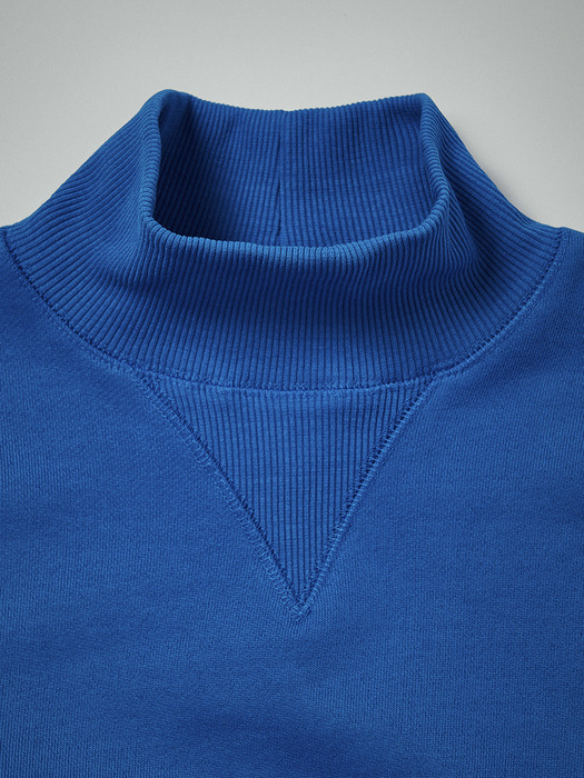 High neck sweatshirt in blue