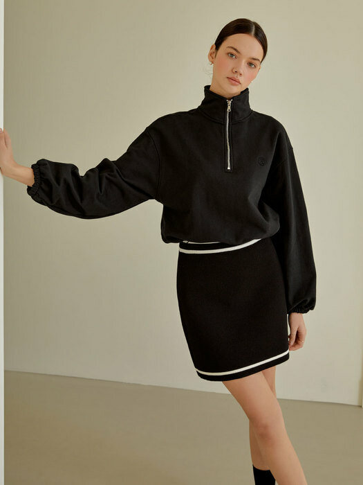 Line knit mini skirt (black)