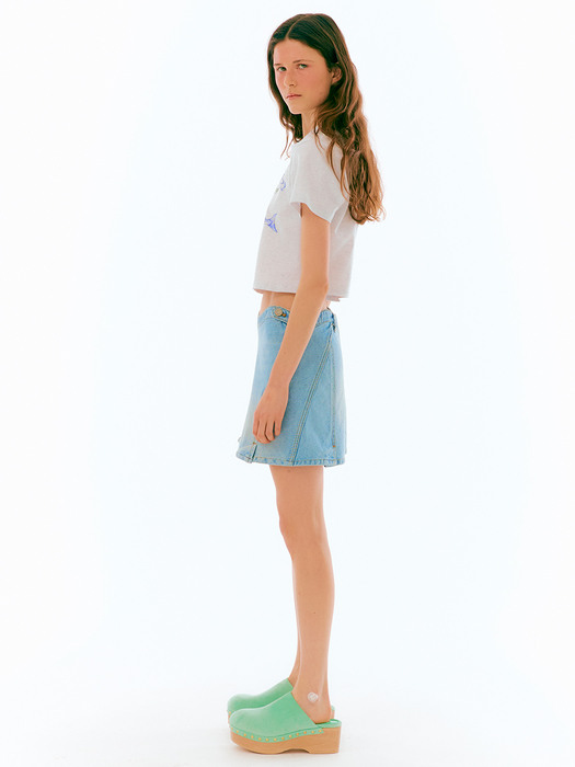 Curved Waistband Denim Skirt [LIGHT BLUE]