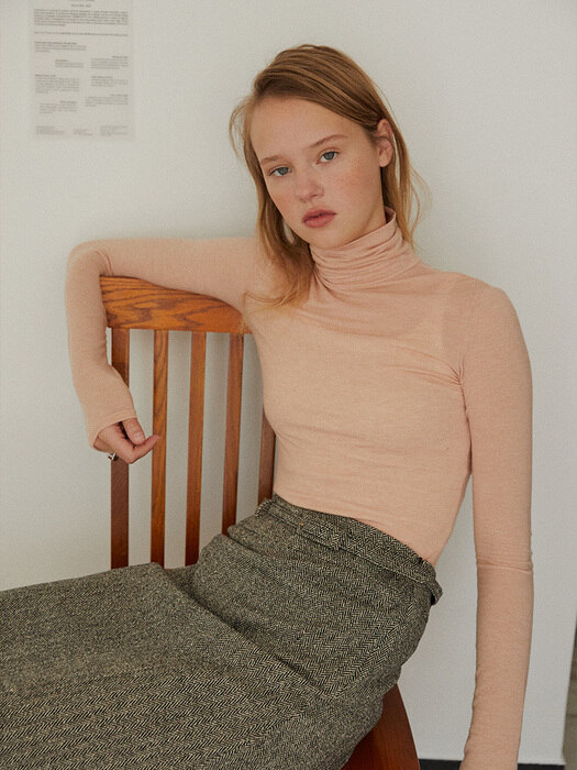 [EXCLUSIVE] Slim Turtleneck top / Peach