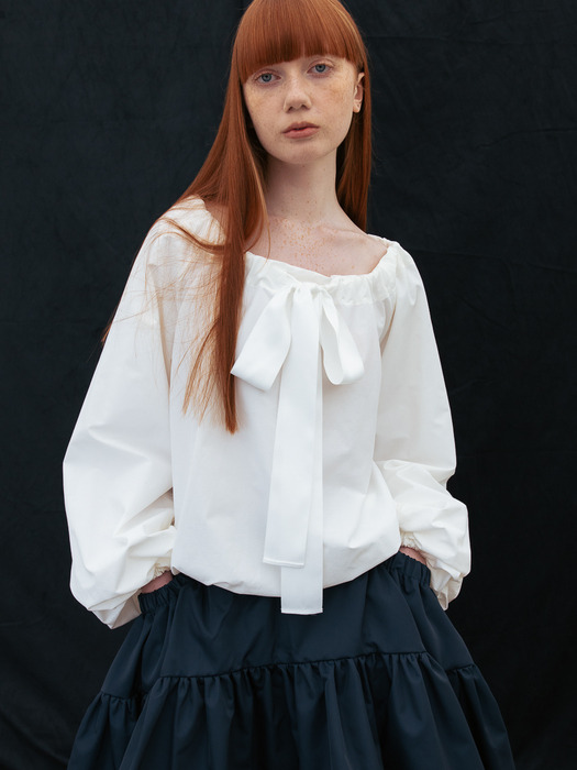 CO RIBBON TIE SHIRRING BLOUSE_WHITE