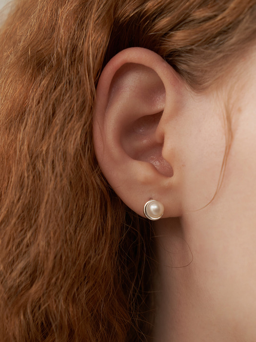 Moon Pearl Earring