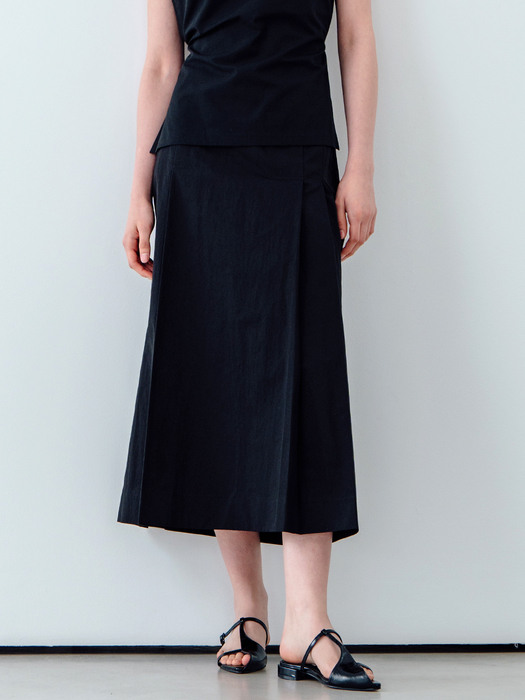 Pleats A line Midi Skirt_Black