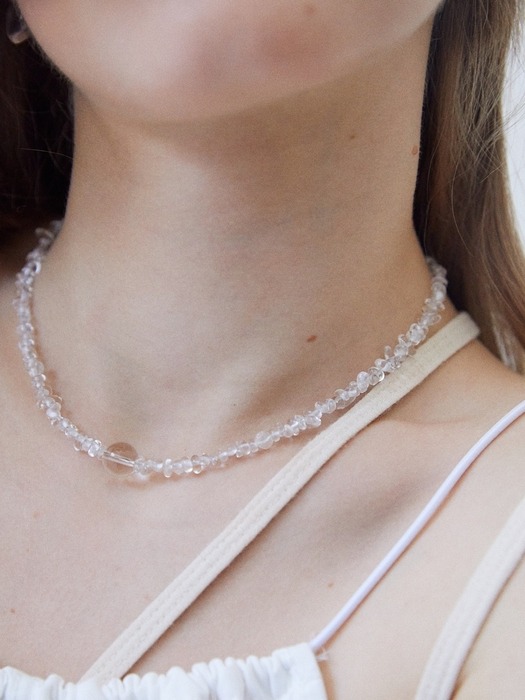 [단독]white quartz chips necklace